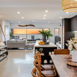 Belle Escapes - Villa Luxe on Henley، فندق في Henley Beach