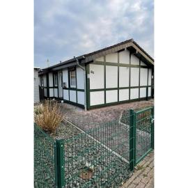 Freistehender Ferienbungalow im Fachwerkstil
