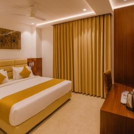 HOTEL TEN SQUARE - 5 Minutes from The Taj Mahal