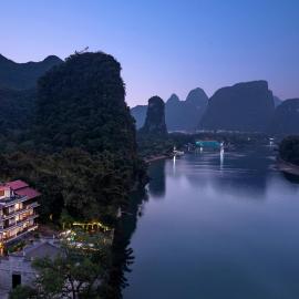 Yangshuo River Lodge Hotel--English speaking team&Swimming pool&Activties organized&Free pick up from Airport or TS over 3 nights, ξενοδοχείο σε Yangshuo