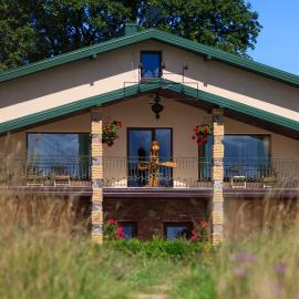 Vilkdvaris, Hotel in Plungė