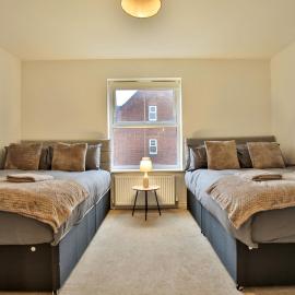 Littlebrooke House, Bolton, Free Parking, by NMB Property