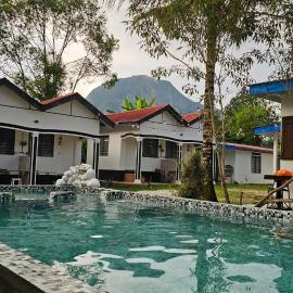 Batu Puteh Chalet by the River, Pool, WIFI, hotel en Kampong Mendok