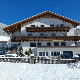 Pension Tirol, hotel em Nauders