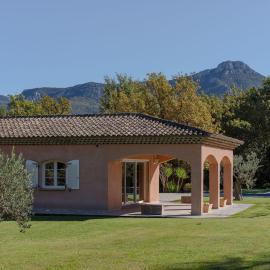 Family home, hotel in Trets