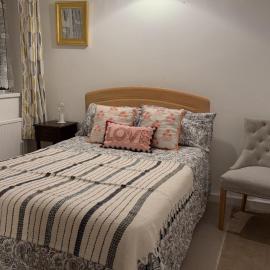 A beautiful stylish home in city centre: Camberley şehrinde bir otel