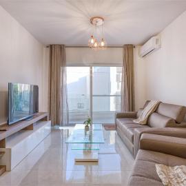 Beautiful 3BR homes with comfy beds, WIFI & AC by 360 Estates, hotelli kohteessa Naxxar