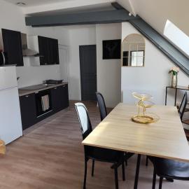 Au pied du Château d'Isenbourg, très beau F4 neuf avec jardin privé!, hotel din Rouffach