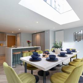 Elliot Oliver - Spacious Five Bed Town House With Garden & Garage