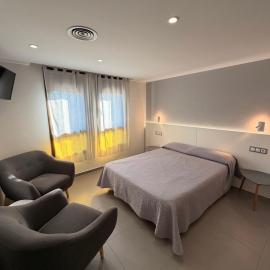 Hostal Tarrés，Anglés的飯店