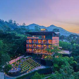 The Saray Munnar Luxury Resort with Pool by VOYE HOMES, hotel v destinaci Munnar