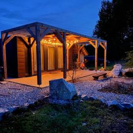 Tiny House with Mountain Views, hotel in Turany