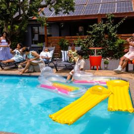 The Hemingway House 14-family Pool, viešbutis mieste Benonis