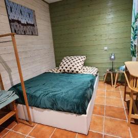 L'Escale - private bed, shower room & kitchen