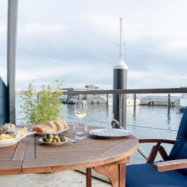 Hausboot Harmonie, hotel a Stralsund