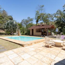 Sitio em Vassouras na serra com piscina e lareira, hotel v destinácii Cinco Lagos