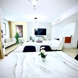 WAHA WOW Bed space Available in Luxury Apartment, hotel in Sabkhah