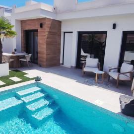 Gelijkvloerse villa met privézwembad en dakterras, Hotel in Dolores