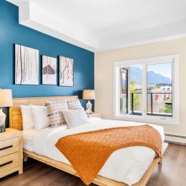 Stylish 2BR Golden Getaway with BBQ and Stunning Views