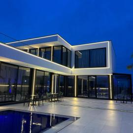 Infinity Villa – hotel w mieście Rrushkull