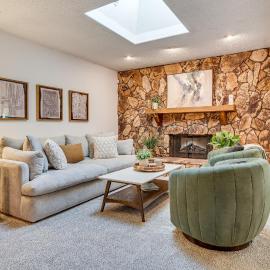 4 Mi to Capitol: Spacious Springfield Home w/ Deck – hotel w mieście Springfield