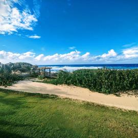 Peaceful Beachfront Two Bedroom Apartment，伊莎貝拉的飯店