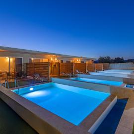M&B Luxury Suites Charaki, хотел в Хараки