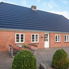 5 person holiday home in Rømø, hotel u gradu Toftum