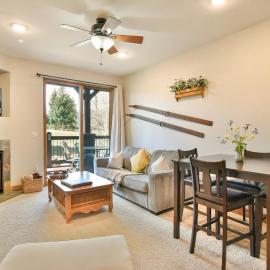 Highland Greens Retreat: Great Location, Near Shuttle Stops