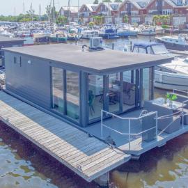 Tiny houseboat Parel I - airco、Uitgeestのホテル