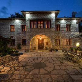 Vikos Hotel，莫諾登德里的飯店