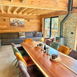 Chalet de standing 12 personnes à Nancroix, avec WIFI et parking privé - FR-1-411-1005, hotell sihtkohas Landry
