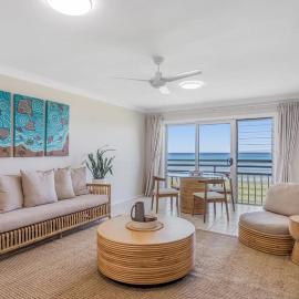 Absolute Beachfront Apartment 2T, hotel in Lennox Head