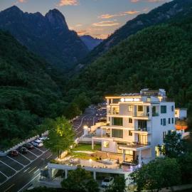 Floral Lux Hotel Huangshan Mountain View Terrace B&B, Tangkou Nandamen Branch, hotel a Zona paisatgística de Huangshan