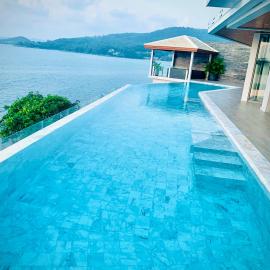 Cape Sienna Villa 4-Oceanfront 5-Bedroom Luxury Villa with 22 m Infinity Pool, hotel in Kamala Beach