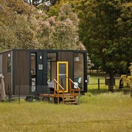 Lazy Daisy Farm by Tiny Away, hotel in Warragul