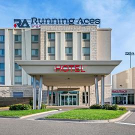 Running Aces Hotel & Casino, Trademark Collection by Wyndham, hotel di Forest Lake