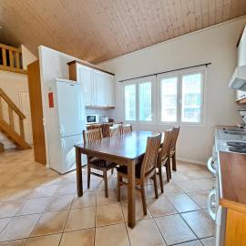 Aamuaurinko, hotel a Korospohja