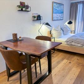 swissme - modernes Studio am Sportplatz mit Balkon & Parkplatz, hotel din St. Moritz