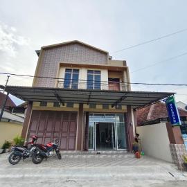 Wisma Raudhah Wakatobi โรงแรมในMandati