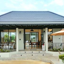 BLU-LIB Hotel, hotelli kohteessa Chumphon