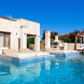 Villa Petradi with private pool, хотел в Astérion