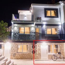 Basileus Apartments Budva, хотел в Будва