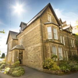 9 Green Lane Bed and Breakfast, hotel in Buxton