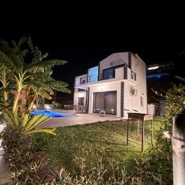 Villa with a full private pool, Hotel in Milas