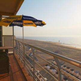 BEL AIR HOLIDAY - Luxury Apartment with Amazing Seaview in Ostend T1, hotel Oostendében