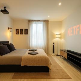 Cinéma & Jacuzzi aux Étoiles - CasaBianca Suite, hotel u gradu 'Saint-Étienne'