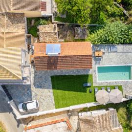 Village Duo Retreat، فندق في Antipernoí