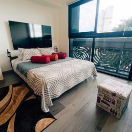 Lovely comfy studio in the city, with AC