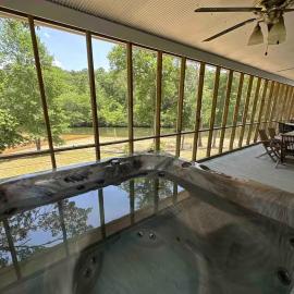 Brushy Creek Lodge - Riverfront, Hot Tub, Fire Pit